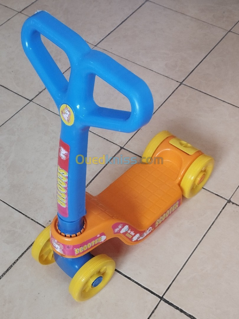 Trottinette pliable pour bébé 