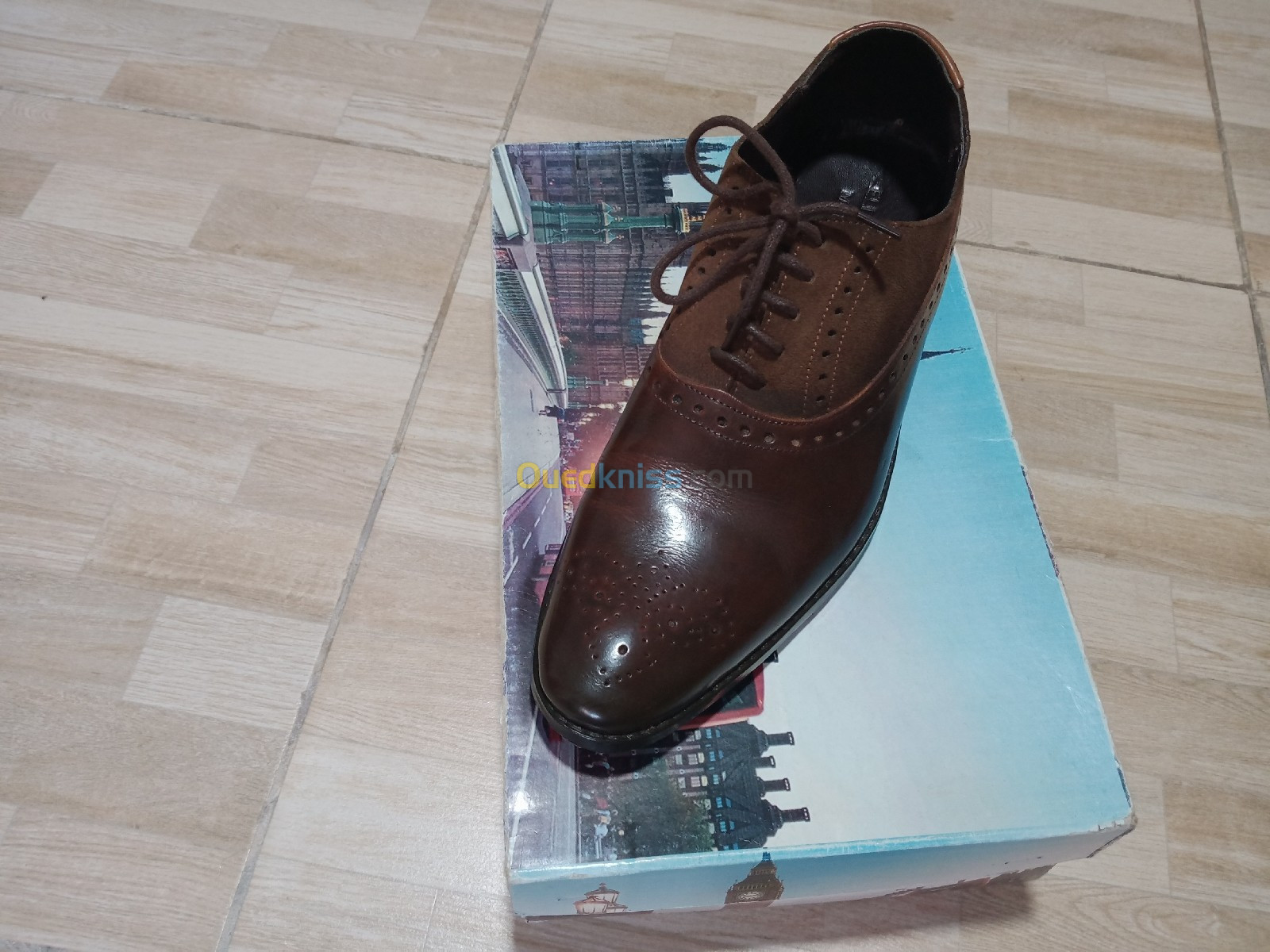 Chaussure pour homme véritable cuir italien pointure 41 marron occasion comme neuf 