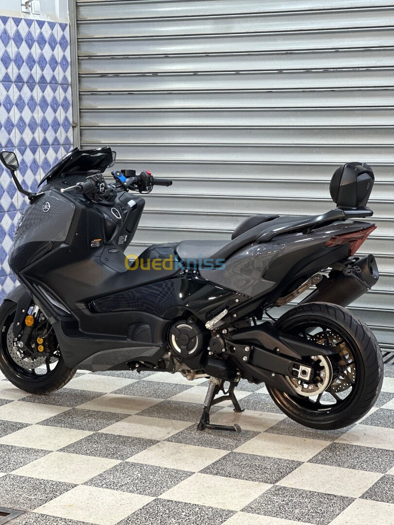 Yamaha Tmax 2023