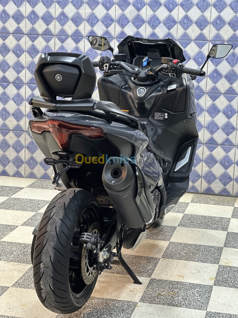 Yamaha Tmax 2023