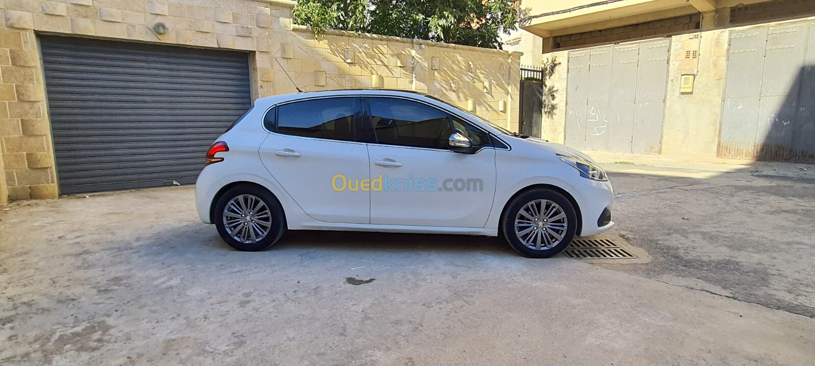 Peugeot 208 2015 Allure Facelift