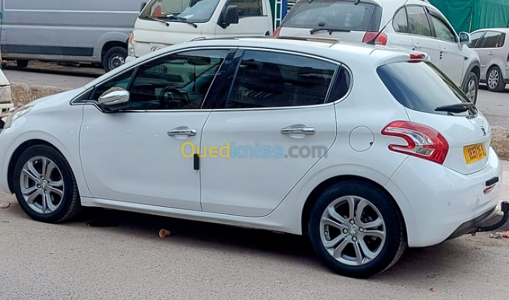 Peugeot 208 2015 Allure