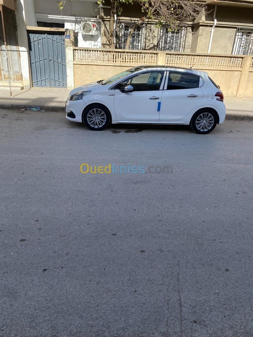 Peugeot 208 2015 Active Facelift