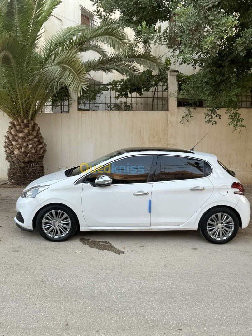 Peugeot 208 2015 Allure Facelift