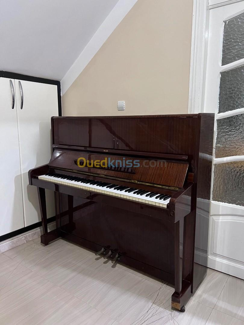 Piano  petrof a vendre