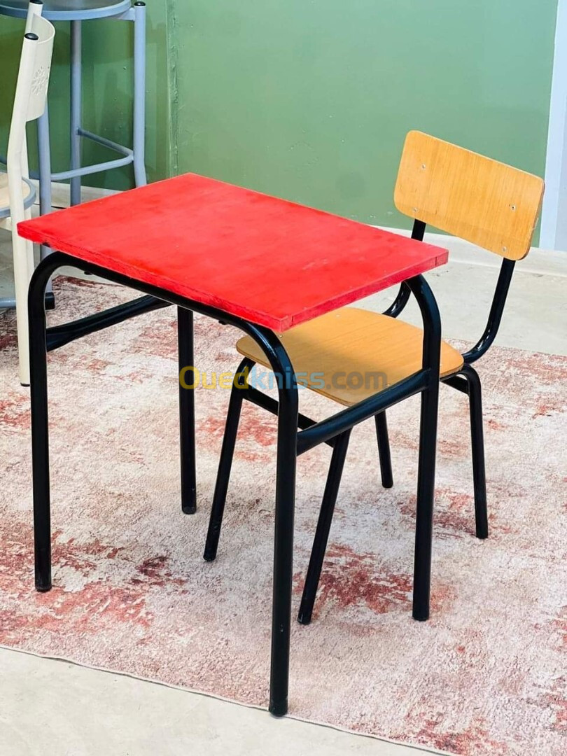 Tables et chaises scolaires d'école algérienne (ancien modèle)  طاولات وكراسي مدرسية 