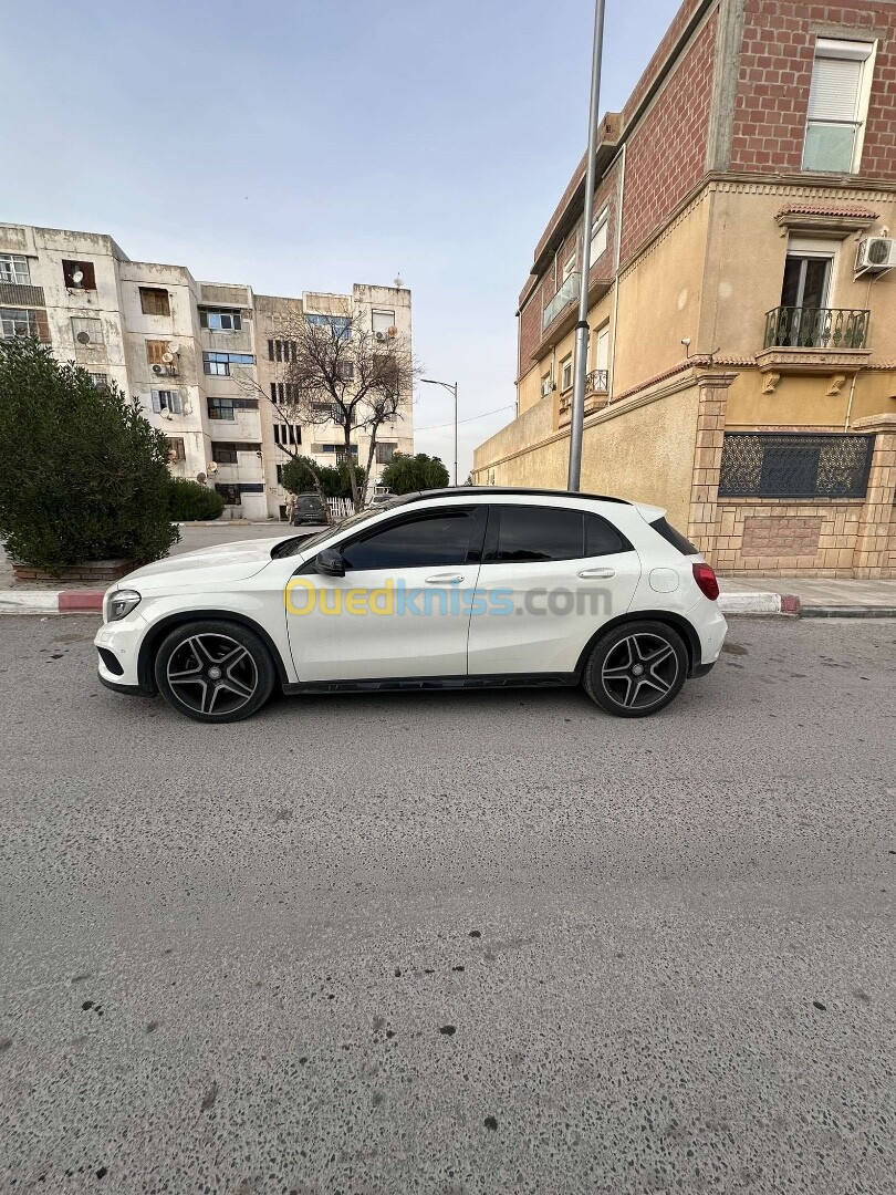 Mercedes GLA 2015 