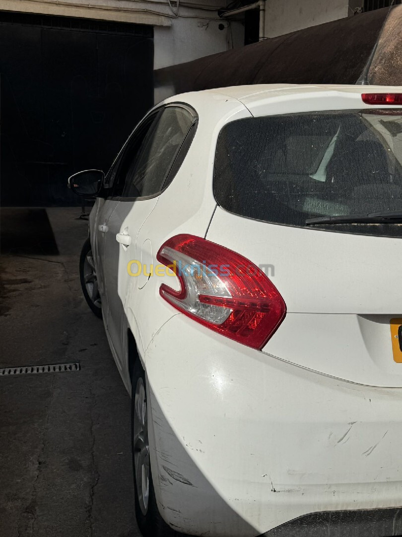 Peugeot 208 2015 Active Facelift