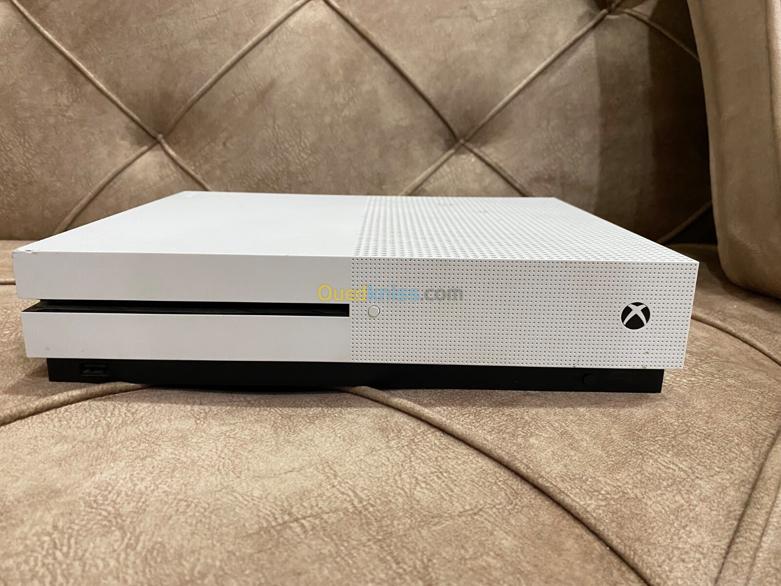 Xbox one s 1tera plein de jeux + game pass 2mois