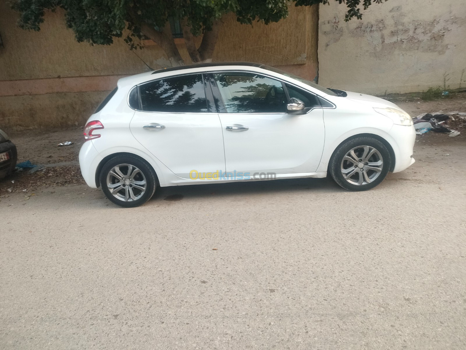 Peugeot 208 2015 Allure