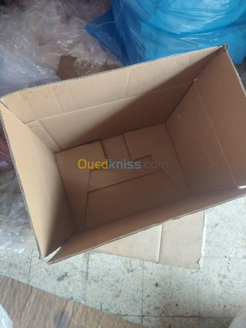 Sacs de sucre vides 25kg. les carrés de carton