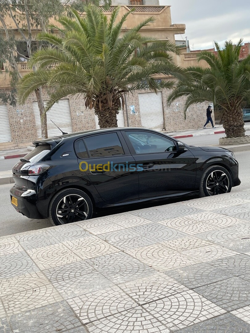 Peugeot 208 2021 