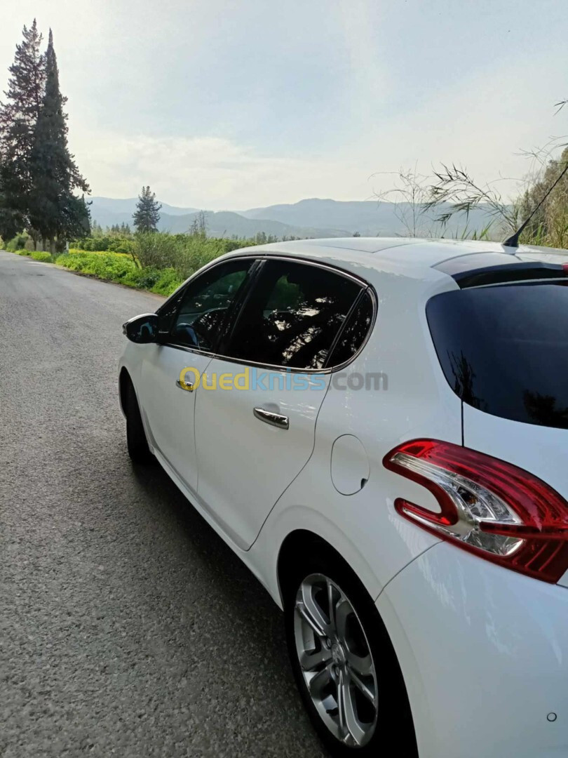 Peugeot 208 2015 Allure