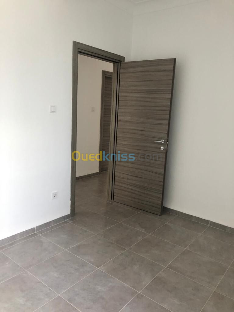 Cherche achat Appartement F4 Alger Cheraga