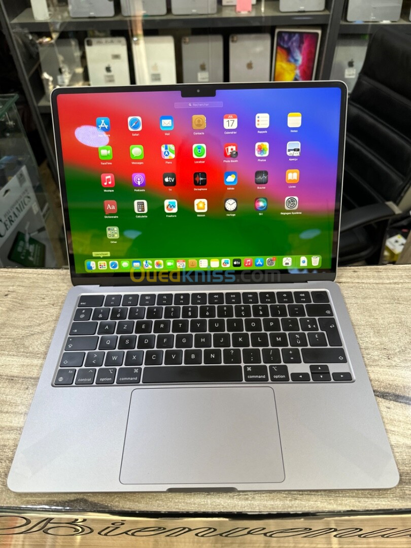 MacBook Air M2 13.3" 8G 256G mdm état comme neuf 