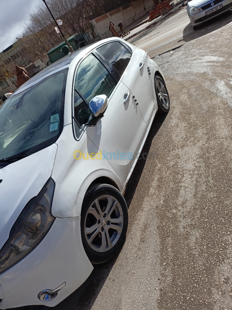 Peugeot 208 2015 Allure