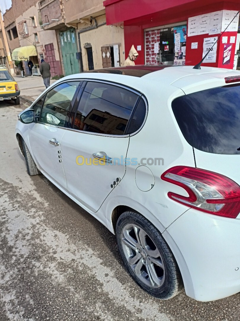 Peugeot 208 2015 Allure