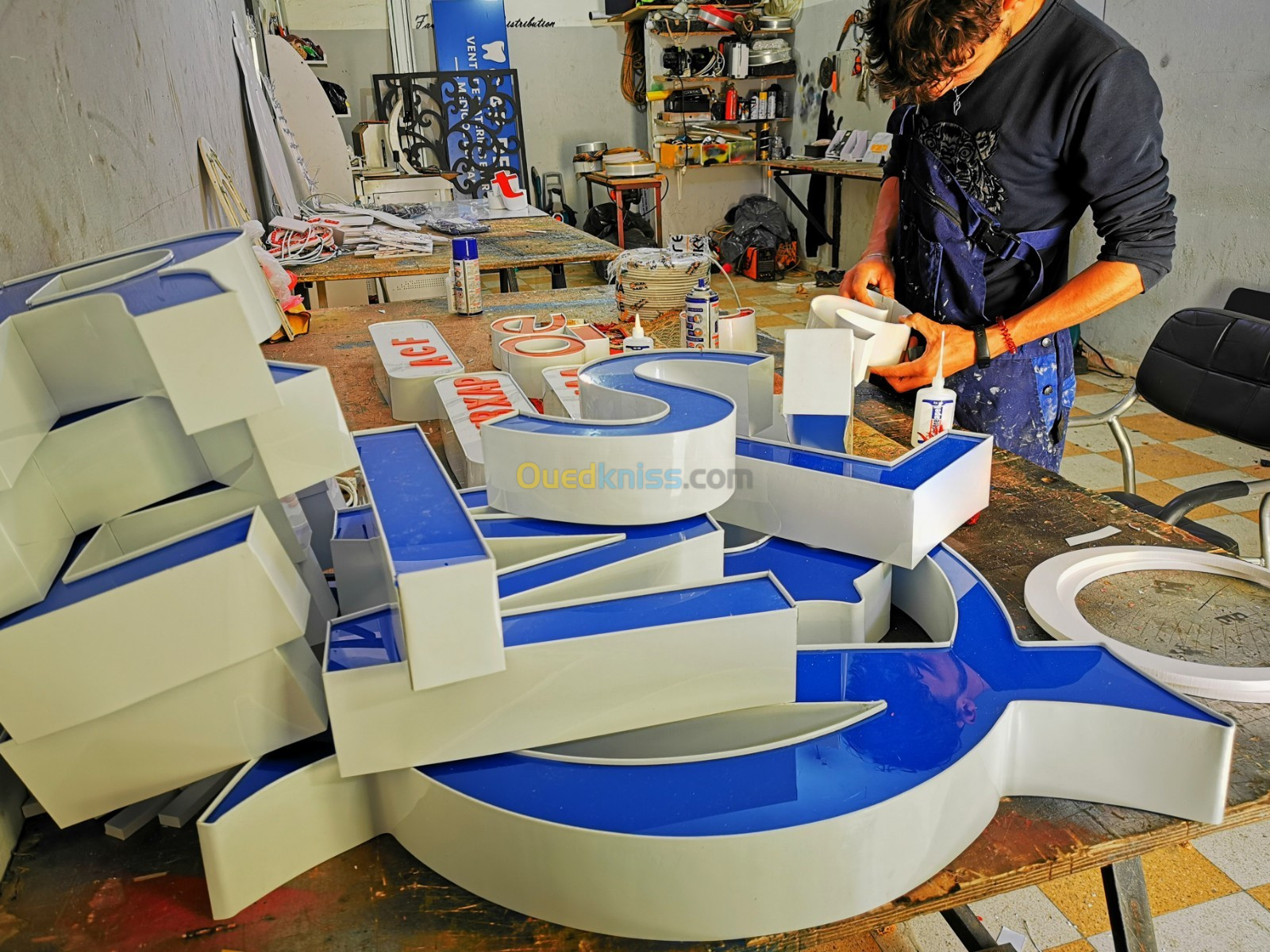 Fabrication des lettres lumineuse 