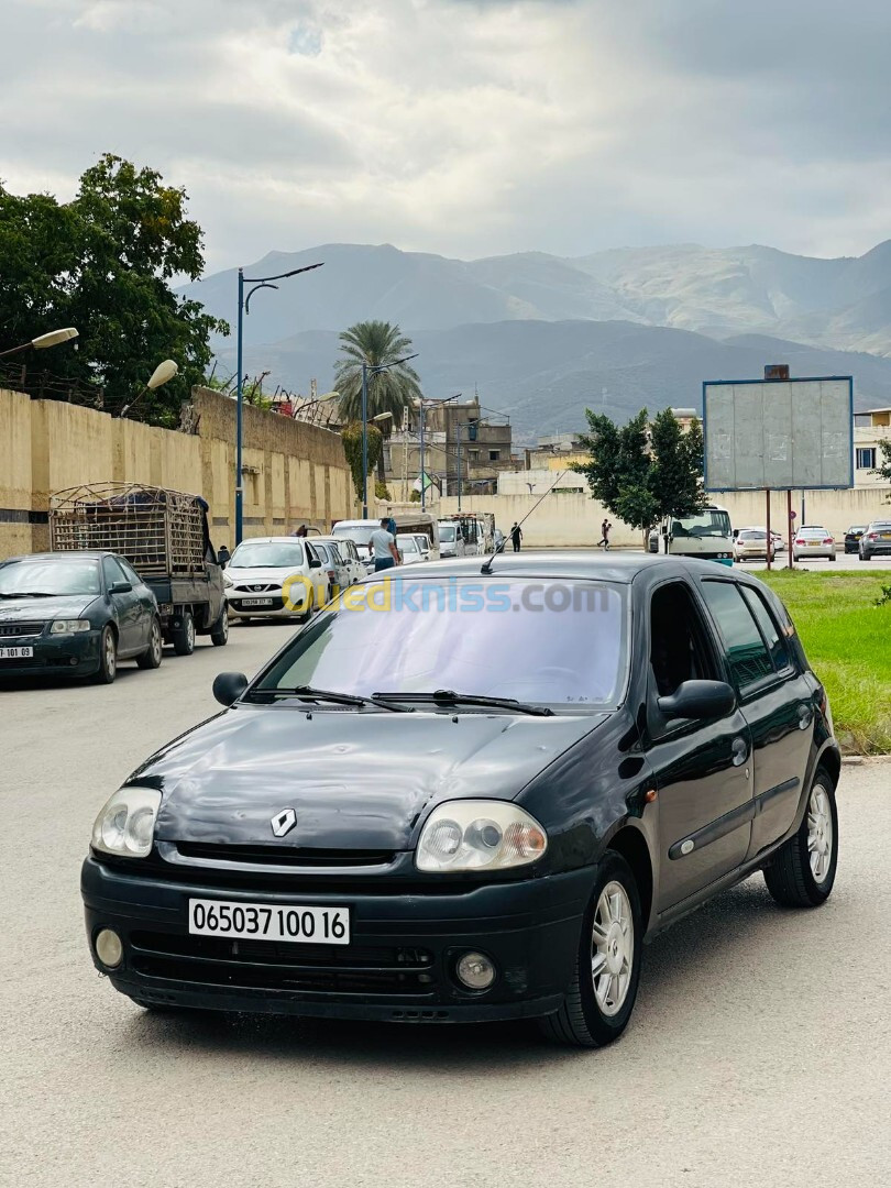 Renault Clio 2 2000 Initial