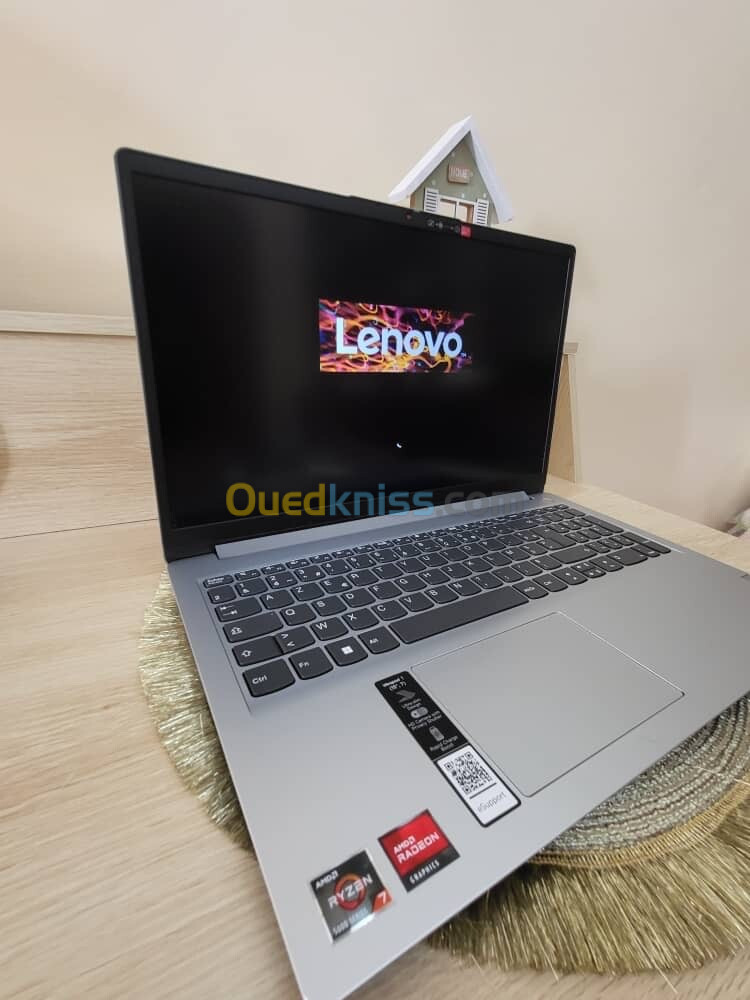 Lenovo IdeaPad 15.6'' FHD | RYZEN 7 5700U | 16GB RAM - 512GB SSD | AMD Radeon Graphics 2GB