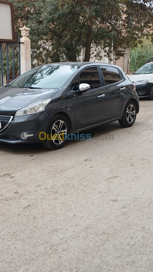 Peugeot 208 2015 Active+ Tout option