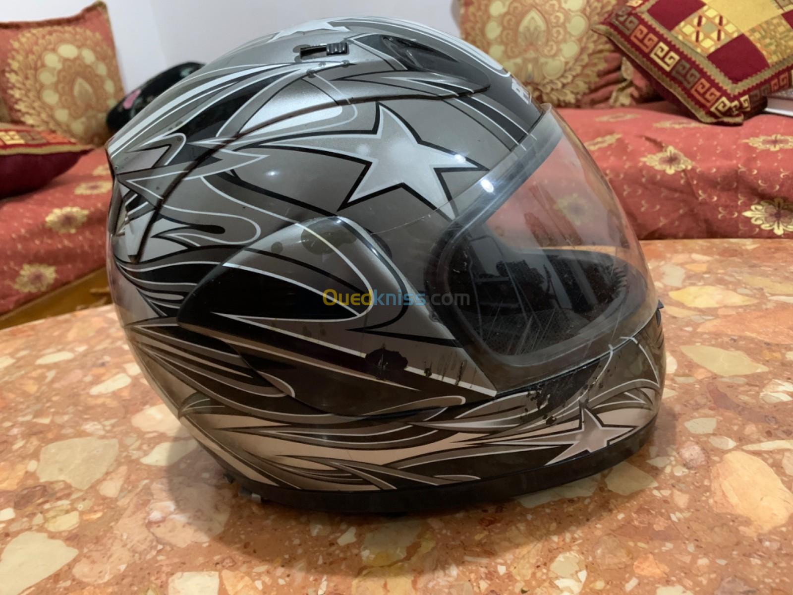 Vente casques de moto 