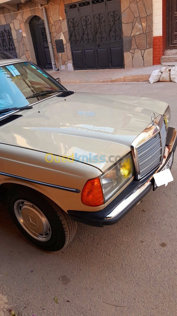 Mercedes 123 1983 240