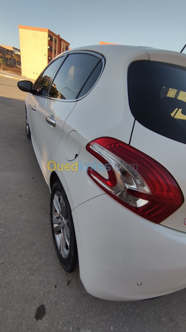 Peugeot 208 2014 Allure