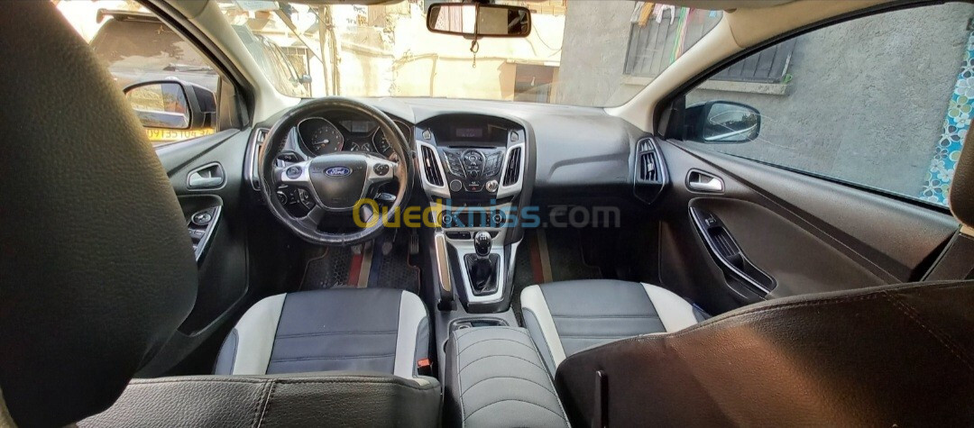 Ford Focus 5 portes 2012 Titanium