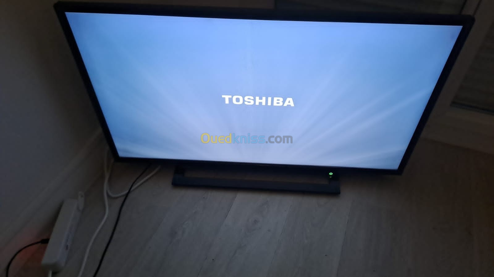 Toshiba téléviseur neuf l'intéressé contacte ... . 40 pouces (89 cm sur 65 cm )