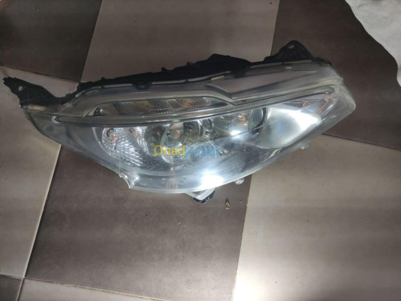 Phare led avant droite 208 HDi 2012