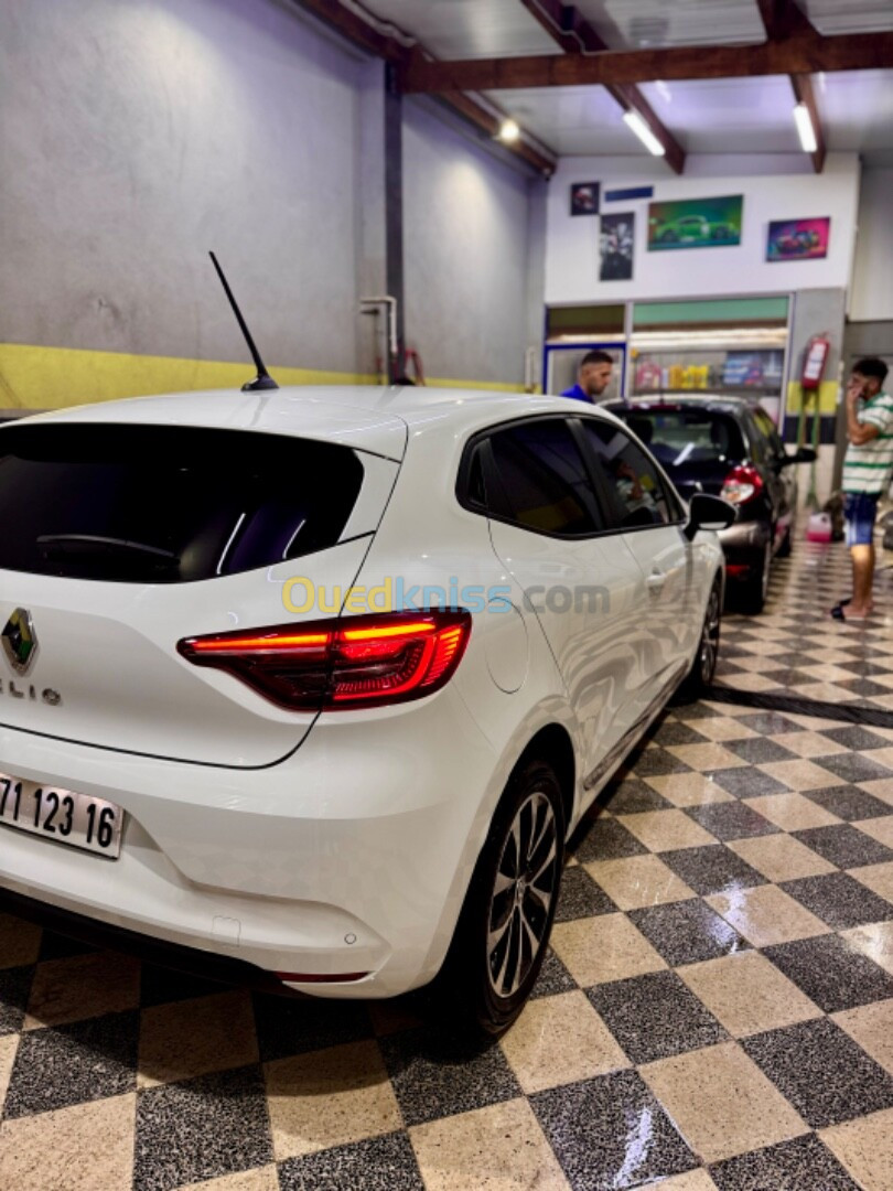 Renault Clio 5 équilibre diesel 2023 Équilibre