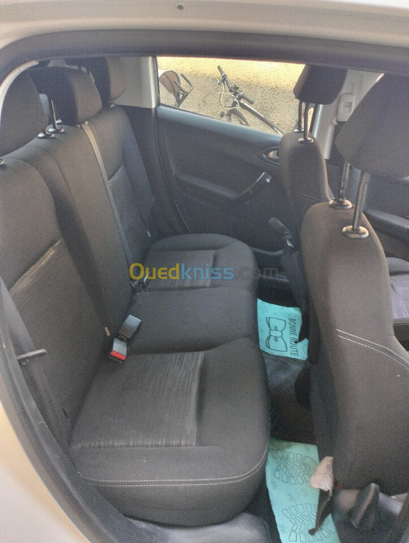 Peugeot 208 2015 Access