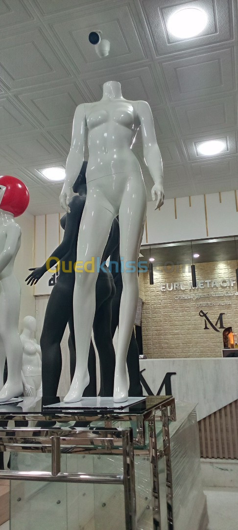 mannequin de boutique en résine et plastique