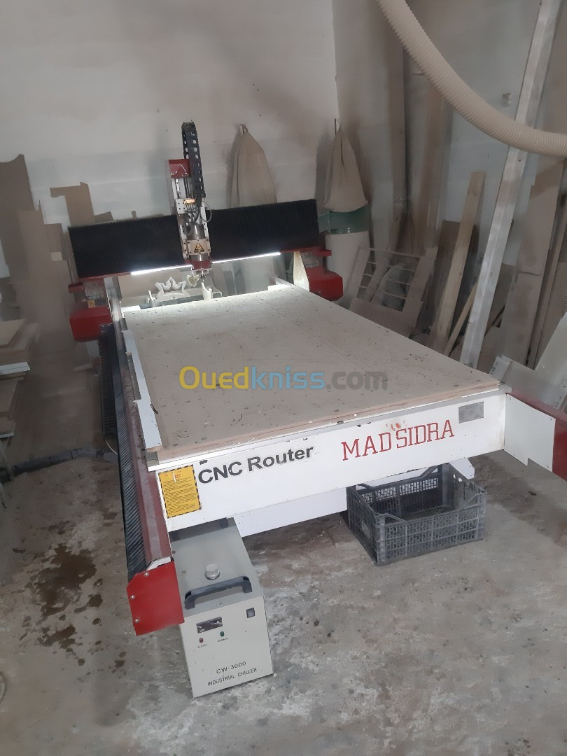 Atelier de fabrication moderne de meuble par CNC 