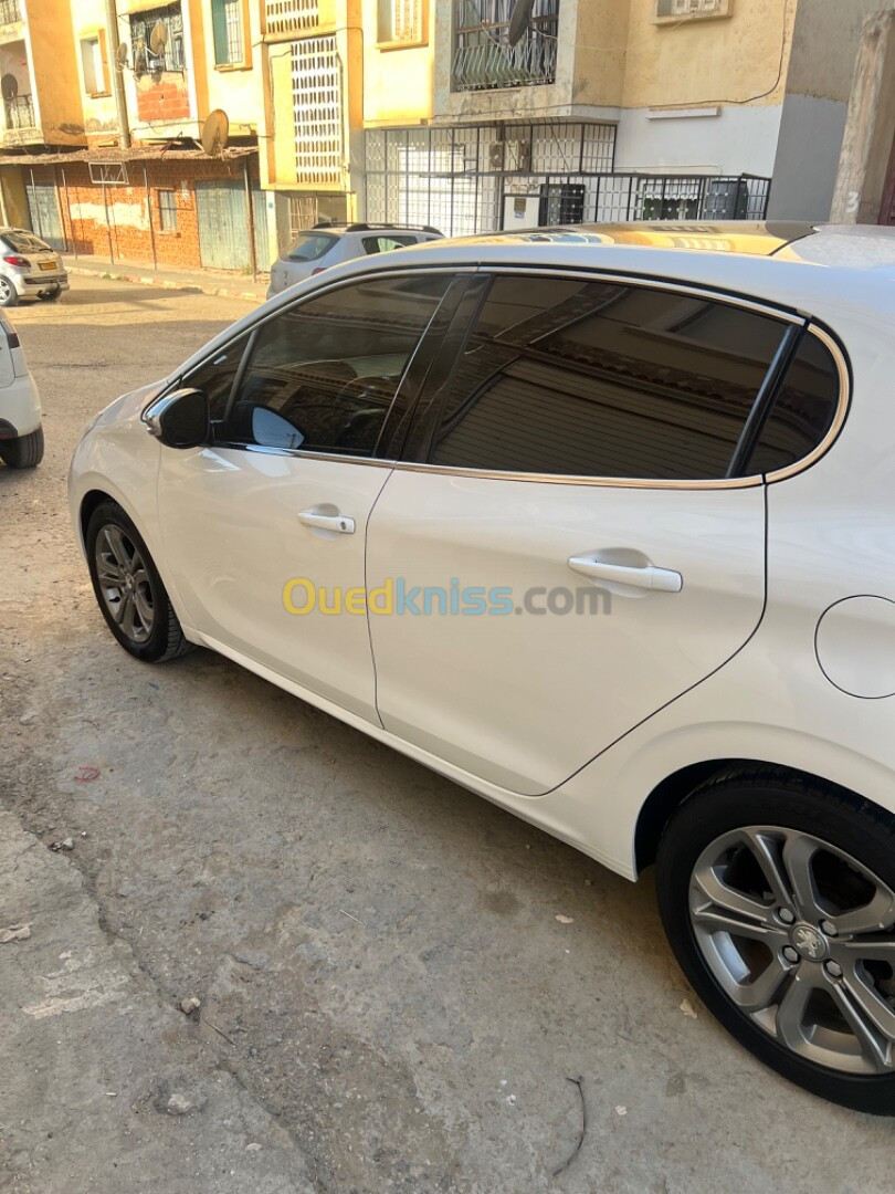 Peugeot 208 2015 Allure