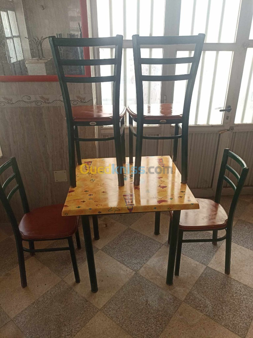 Tables et chaises ( restaurant / cafétéria )