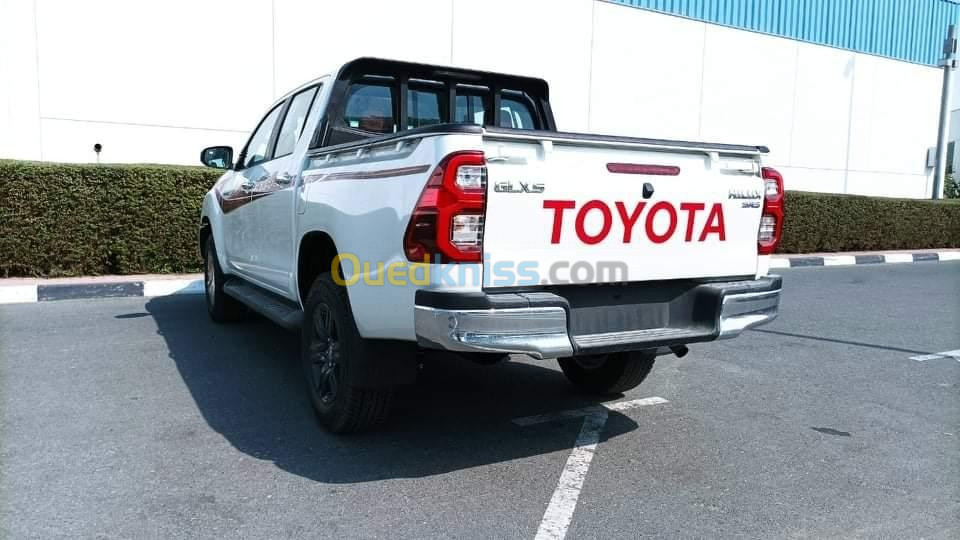 Toyota hilux 2024 OMAEN