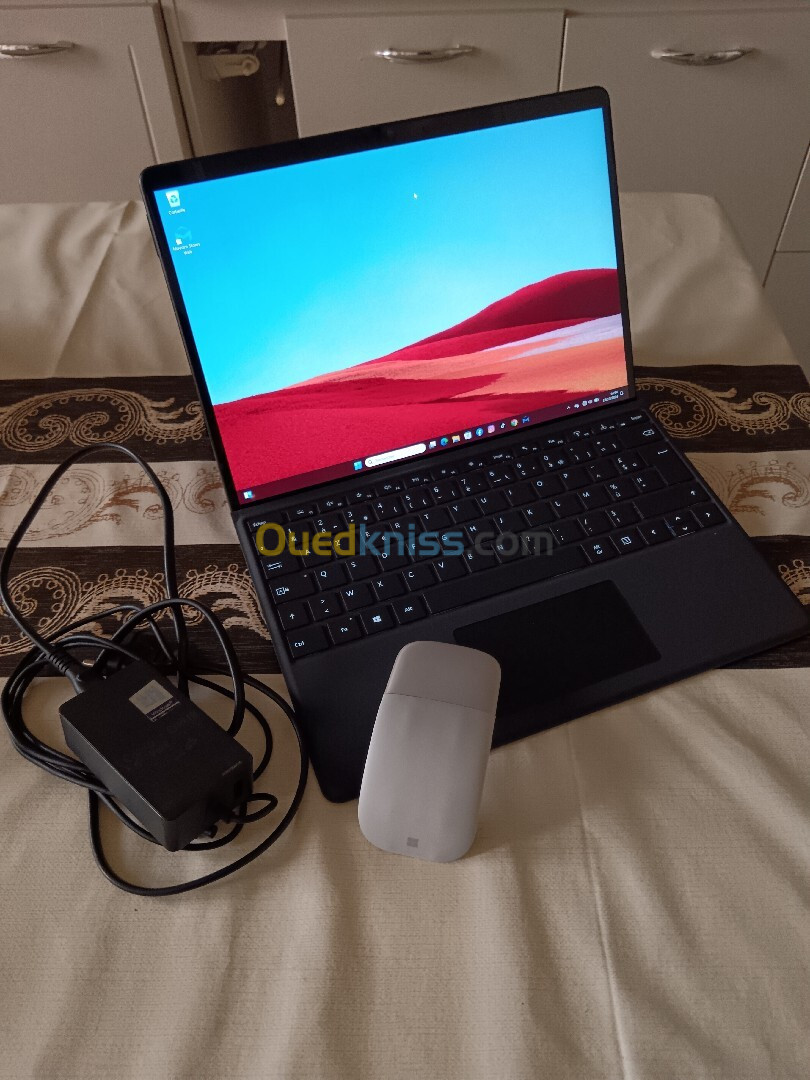 Microsoft Surface pro X 8/128 avec souris arc