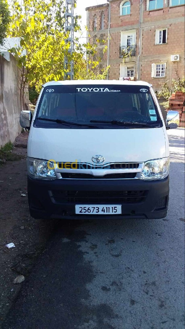 Toyota Hiace 2011