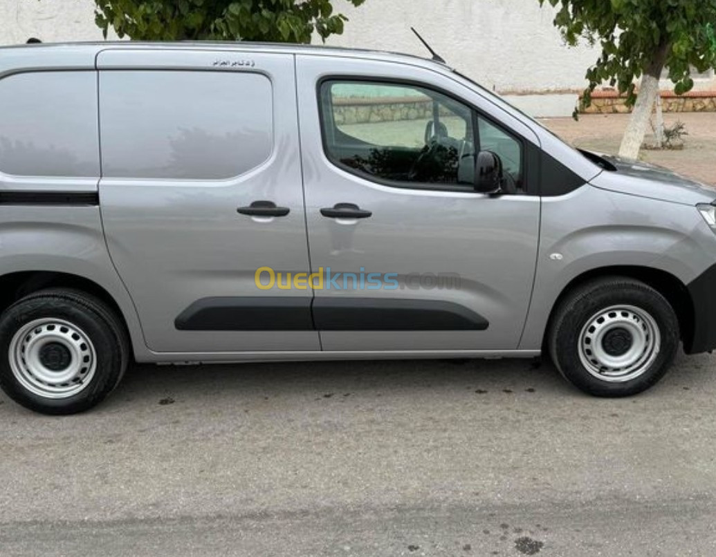 Fiat Doblo 2024 La tot