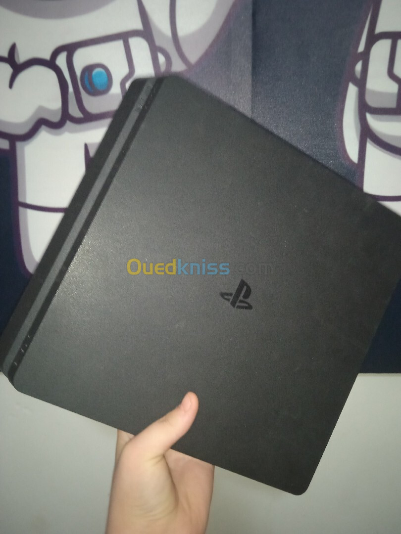 Ps4 slim en excellent état 