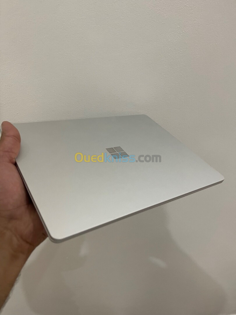 Surface laptop go