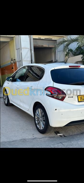 Peugeot 208 2015 Allure Facelift