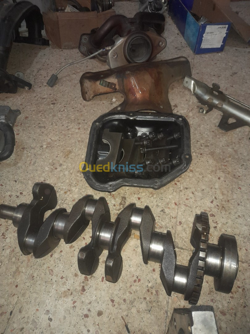 Pies  moteur nissan sunny n17 