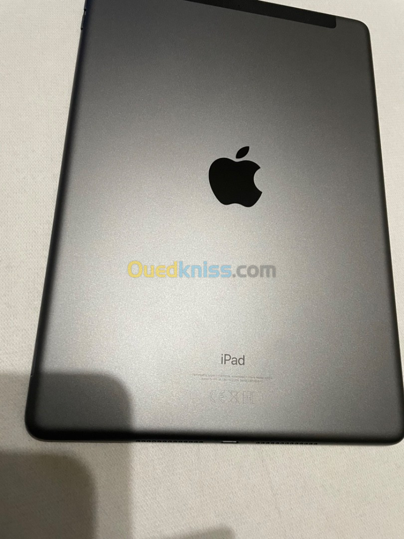 iPad 9e génération 10,2 (2021), 64 Go - WiFi - Gris sidéral - Apple