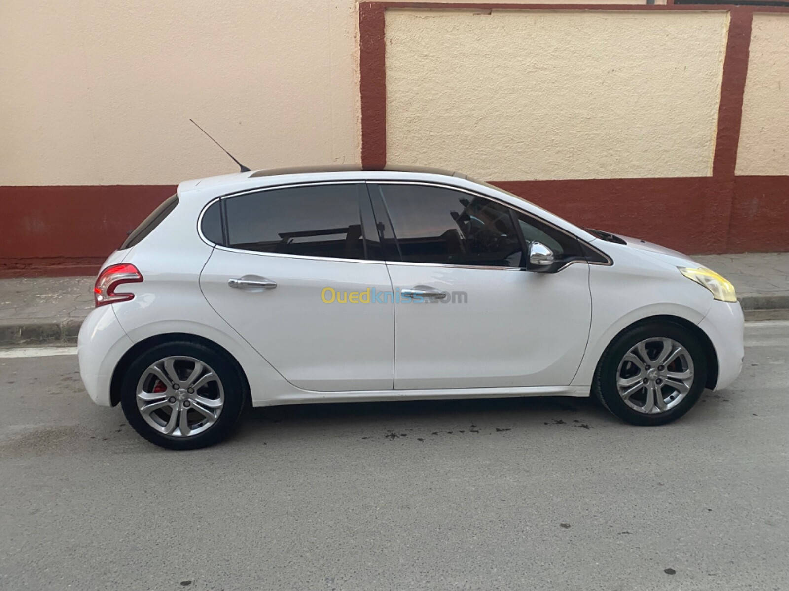 Peugeot 208 2015 Allure