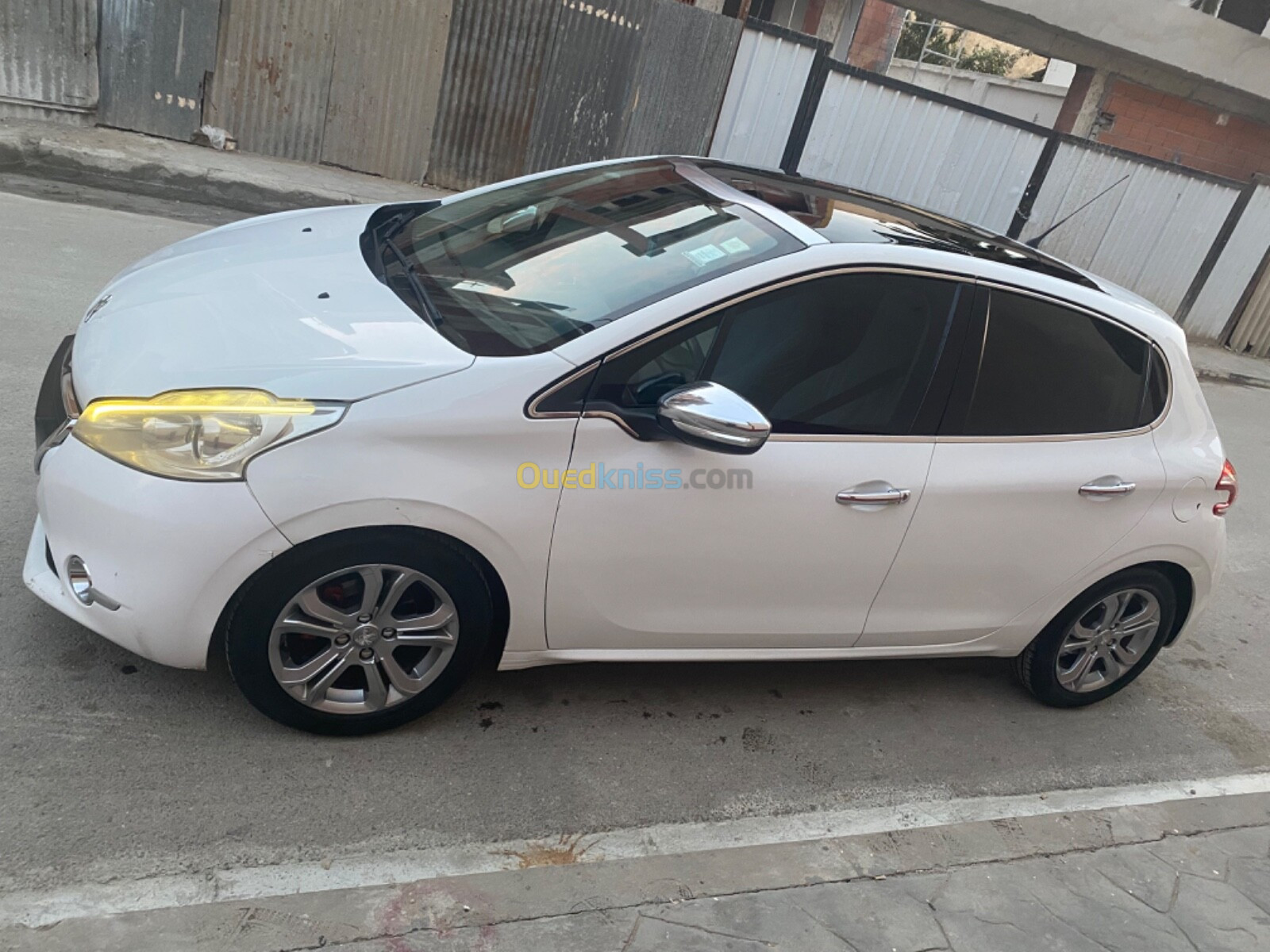 Peugeot 208 2015 Allure