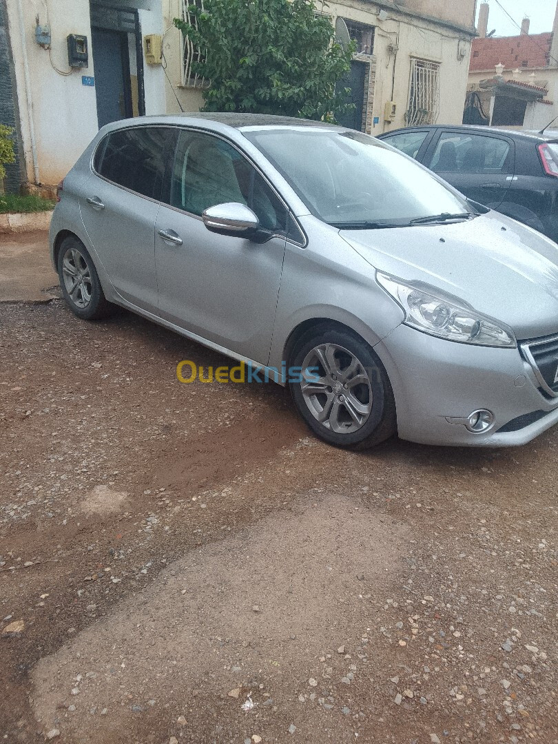 Peugeot 208 2014 Silver Line