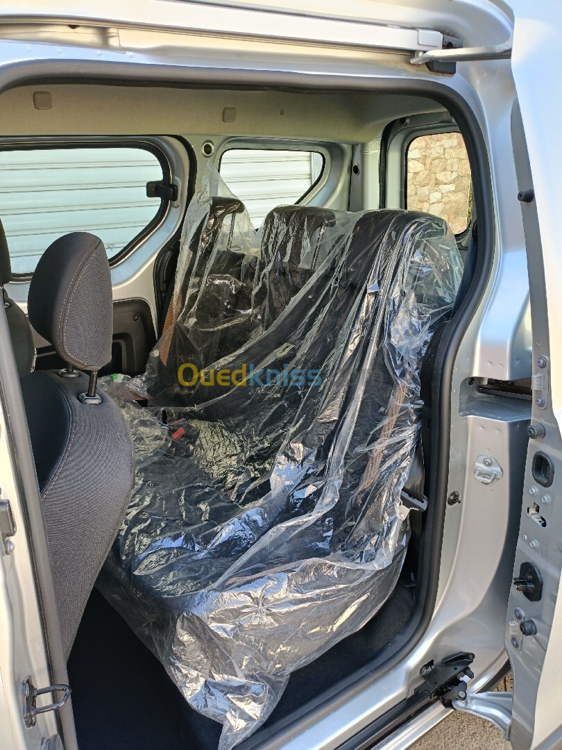 Renault Kangoo 2024 Vitrine